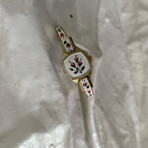 Swiss Made Vintage peekaboo watch